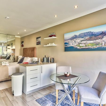 Hyde Park On The Square Apartment Cape Town Exterior photo