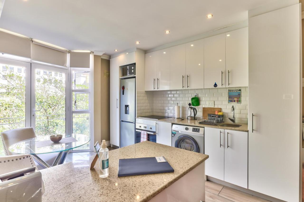 Hyde Park On The Square Apartment Cape Town Exterior photo